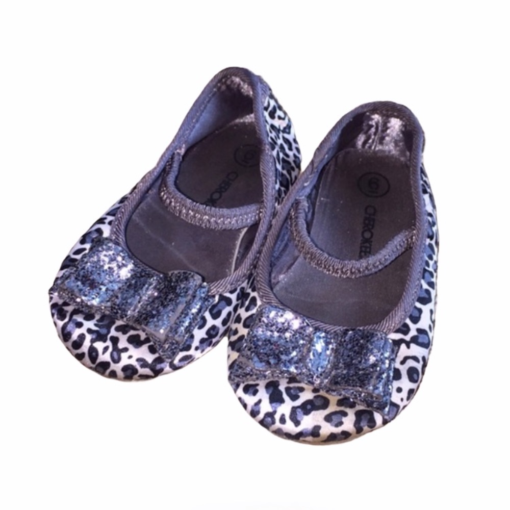 Cherokee Gray Leopard Bow Sparkle Flats 6